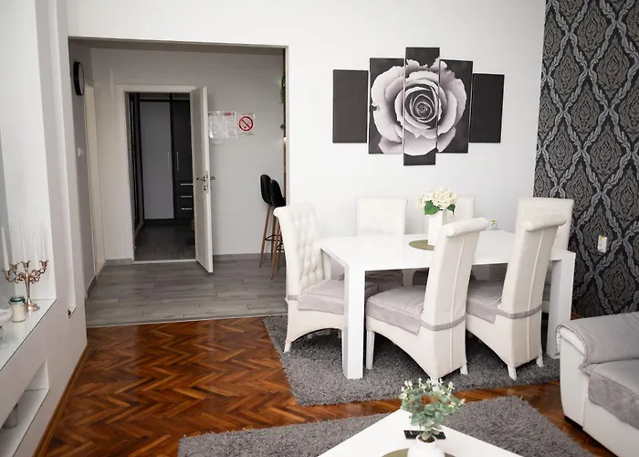 Primula アパート スボティツァ